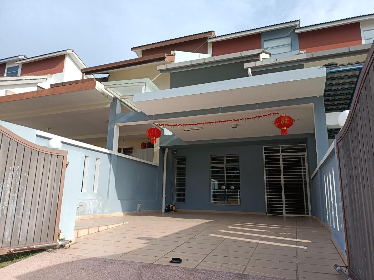 Entire Residential Home•Jia Residences Bkt Serdang沙登温暖的家 Seri Kembangan Eksteriør billede