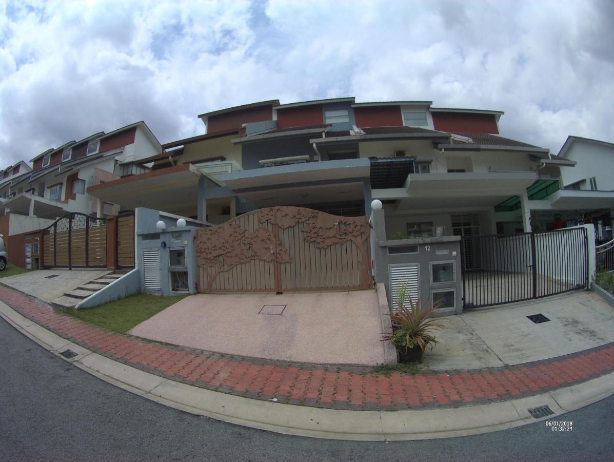 Entire Residential Home•Jia Residences Bkt Serdang沙登温暖的家 Seri Kembangan Eksteriør billede